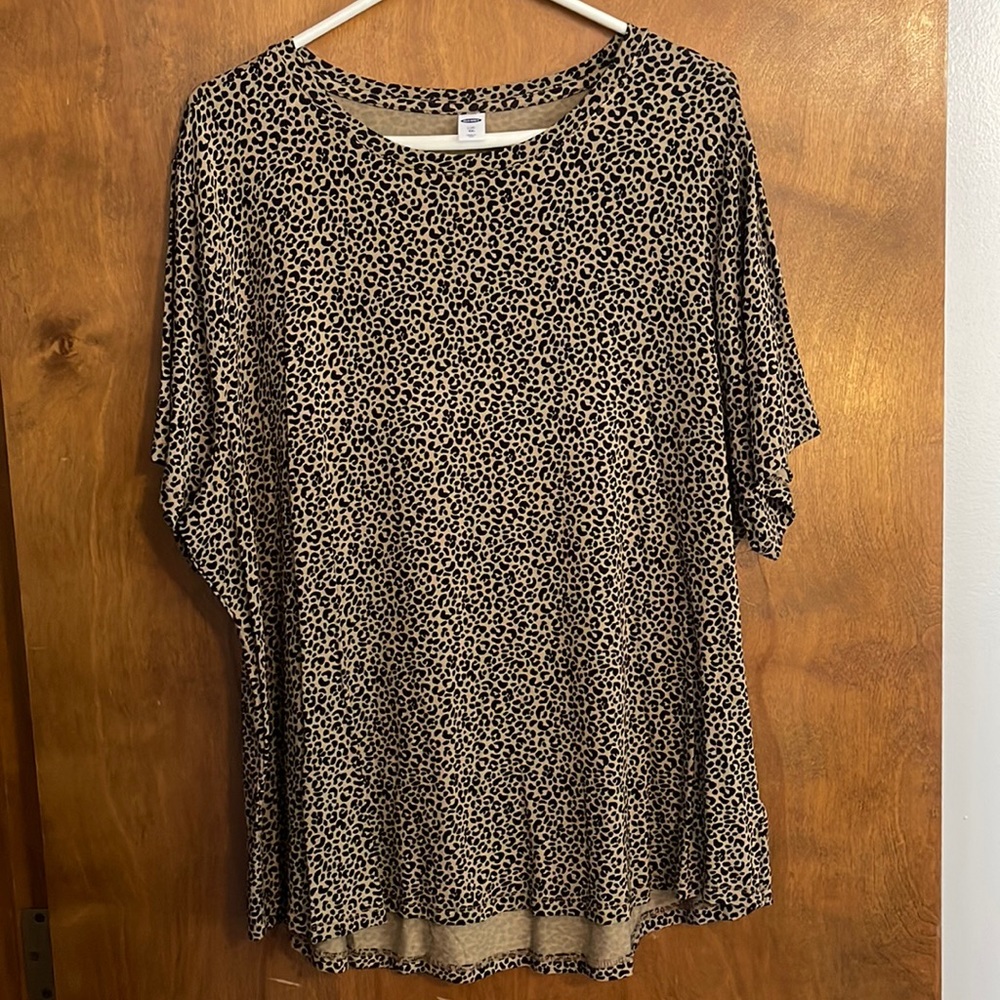 Luxe old navy tee- NWOT